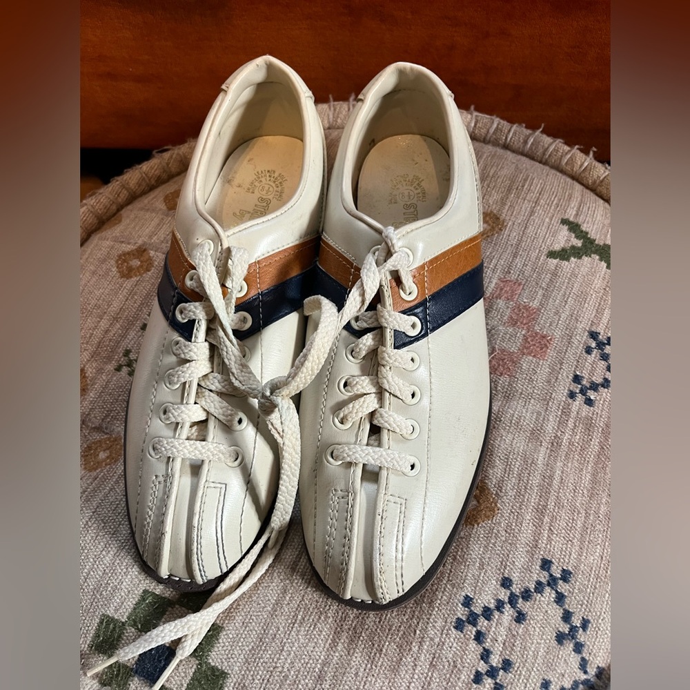 Vintage Striker Bowling shoes